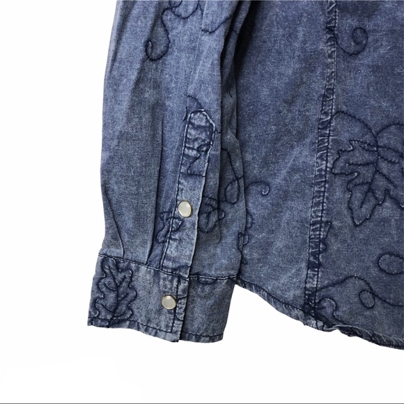 Cre8ions Vintage Denim Chambray Embroider Button Down Top Large Fall Autumn - Picture 8 of 11